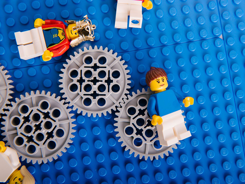 lego-cogs-people-800